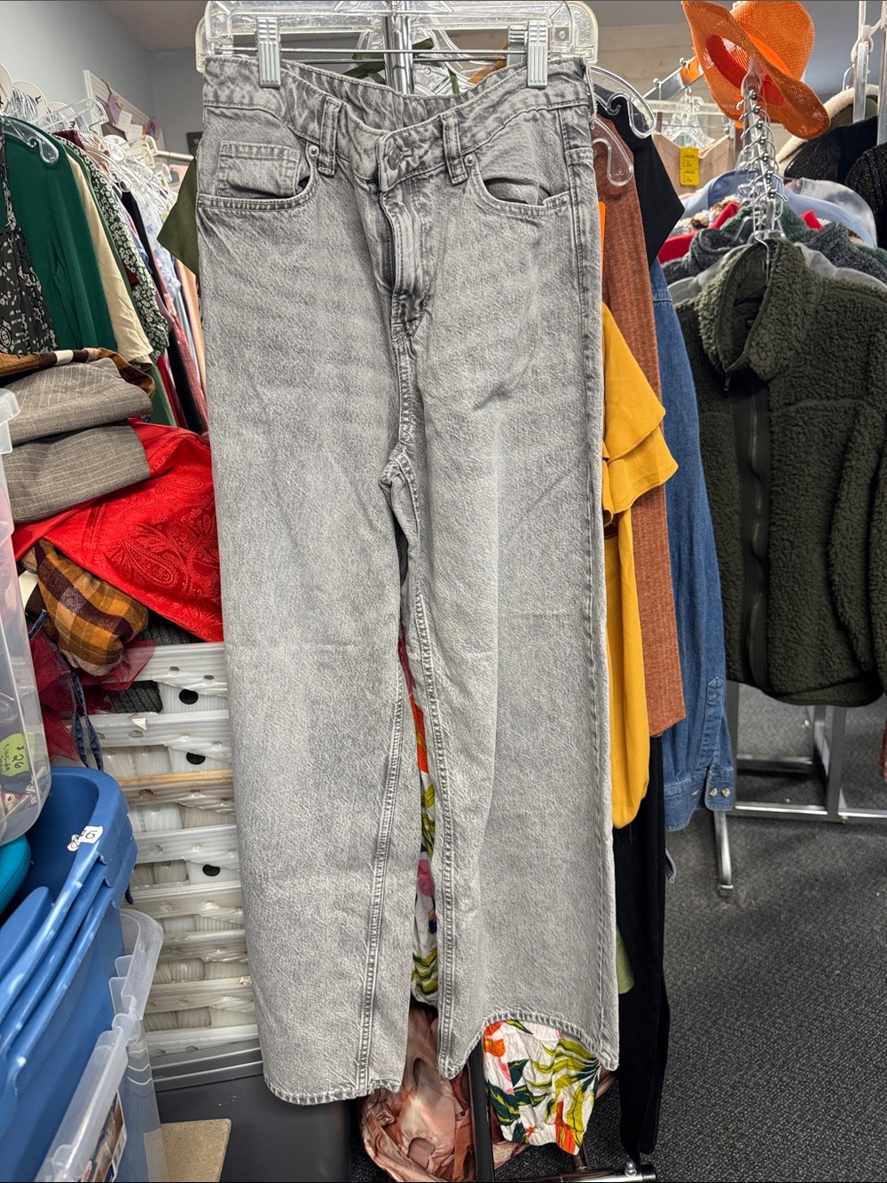 Divided jeans size 4 // 091726